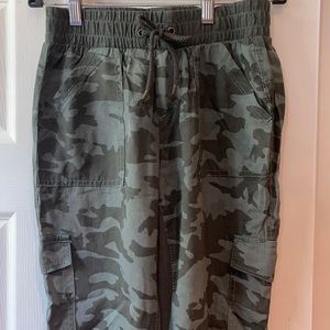 Girls camo joggers